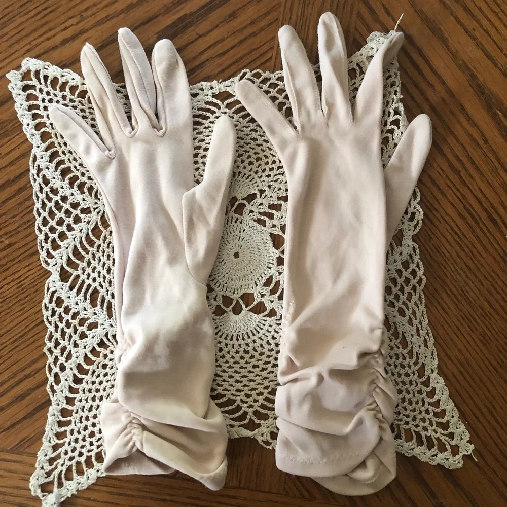 Vintage Nude Gloves